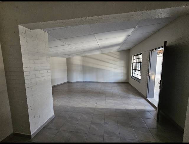 742M² WAREHOUSE TO LET IN BENROSE